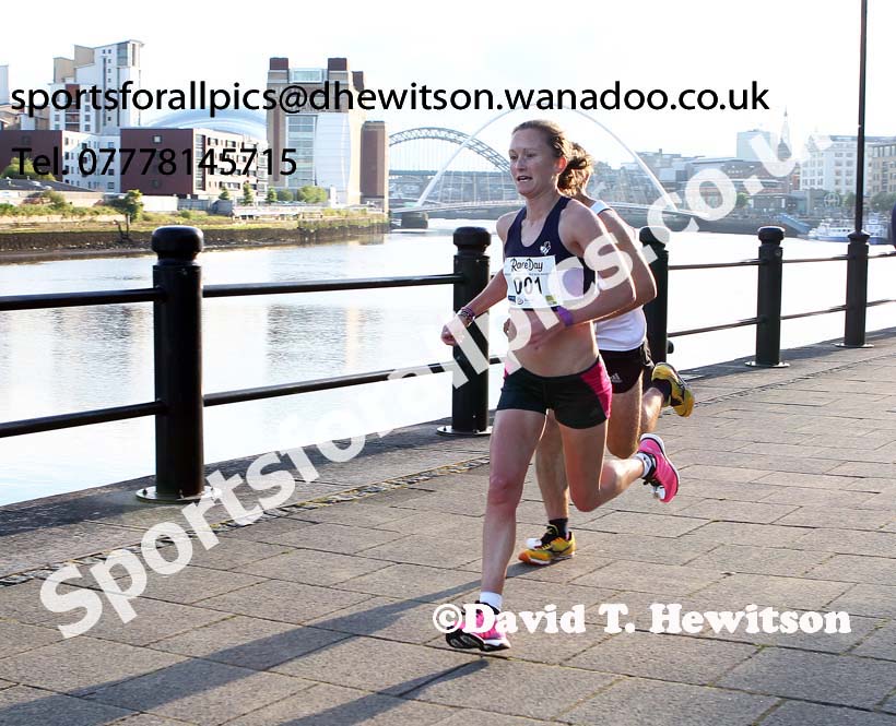 Alyson Dixon (Sunderland Stroller) wins the Bridges of the Tyne 5 Mile Road Race, Newcastle. Photo: David T. Hewitson/Sports for All Picss